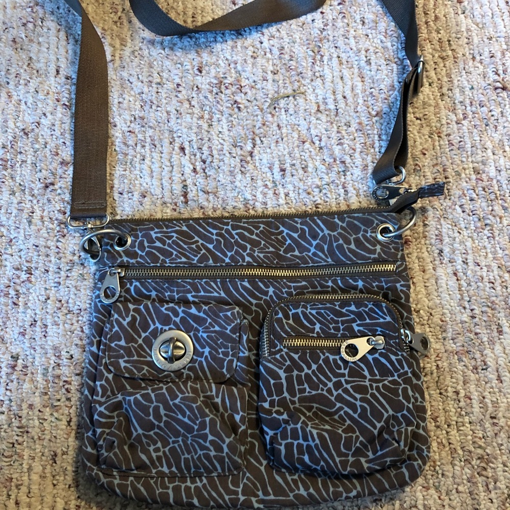 Baggallini crossbody purse